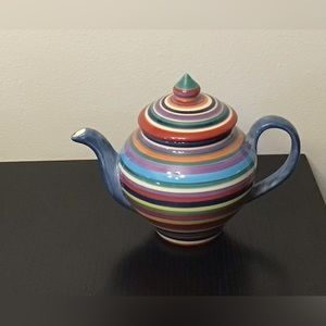 Teapot. Hav Ana, Tabletop Collections. 1/2 gallon.